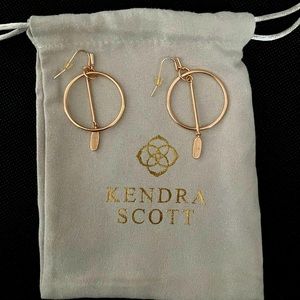 Kendra Scott rose gold open frame earrings
